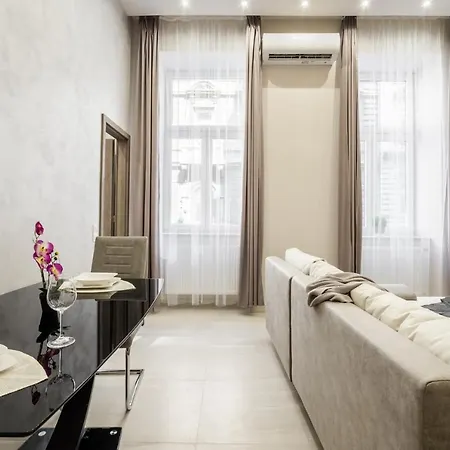 Nirvana Suite,3 Bedrooms, 2 Bathrooms, Acs * Budapest