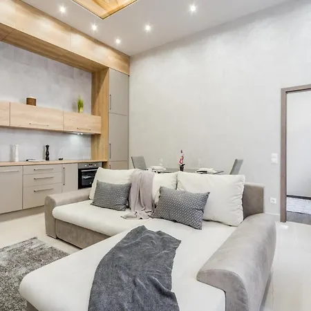 Apartment Nirvana Suite,3 Bedrooms, 2 Bathrooms, Acs Budapest