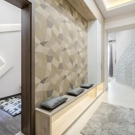 Modern For Groups Near Oktogon *