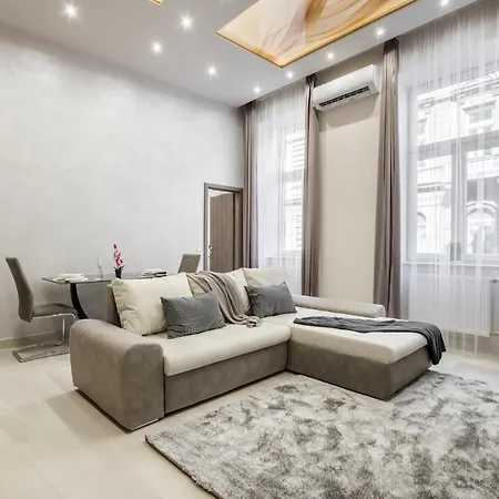 Modern For Groups Near Oktogon 아파트